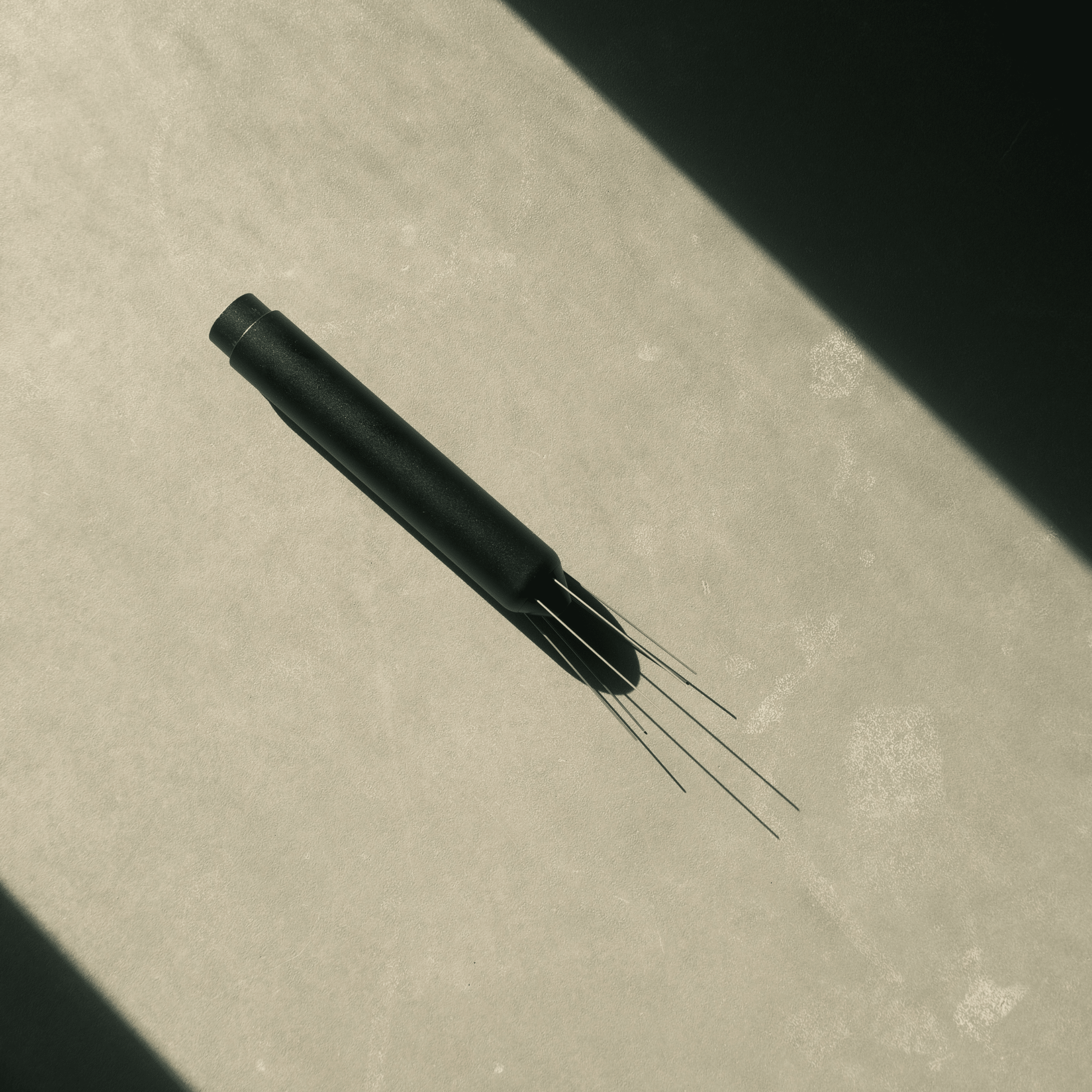 Flick WDT Tool — Retractable Needle Distribution Tool - Coffee Nerd