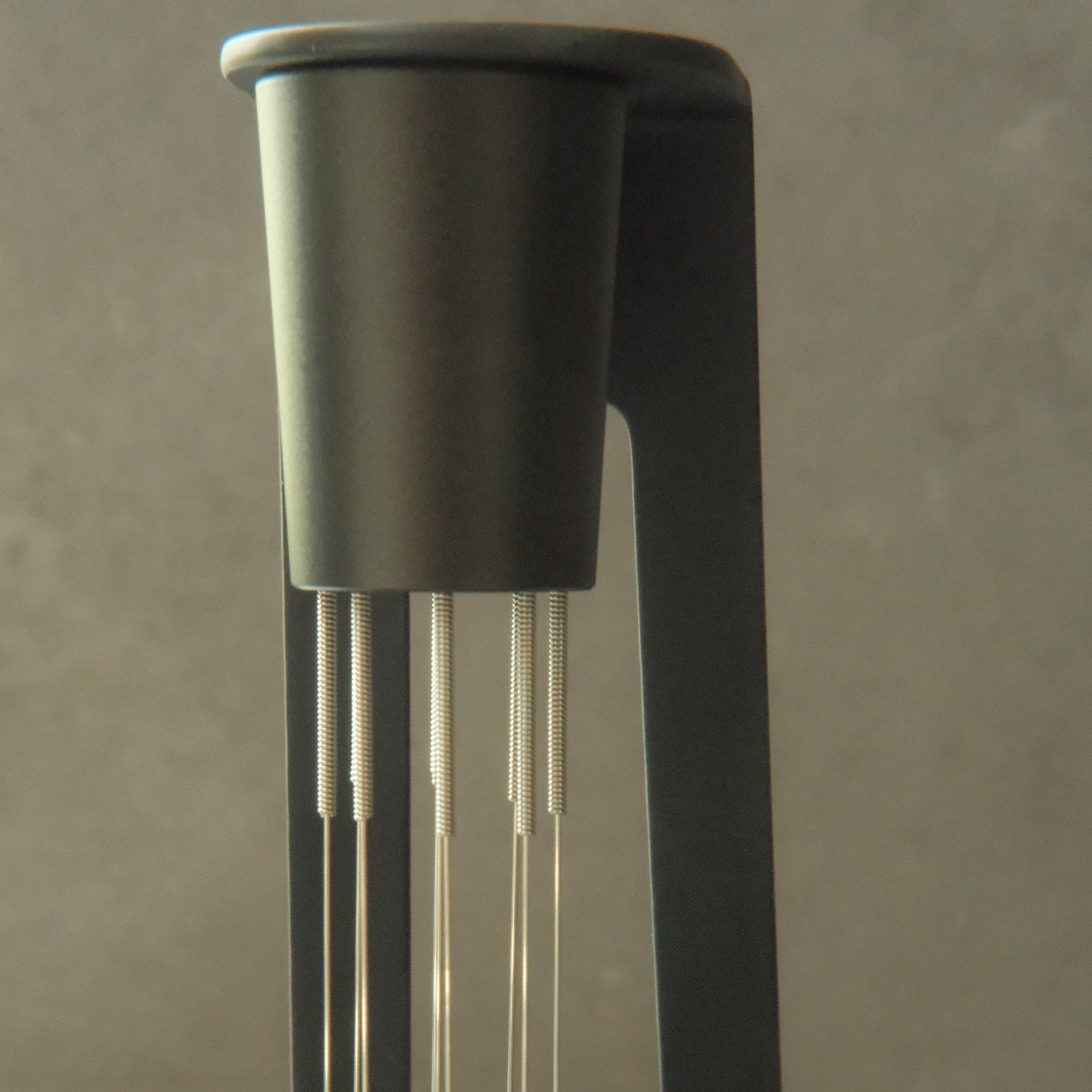 Coffee Needle Distributor With Magnetic Stand - Black — detail view
